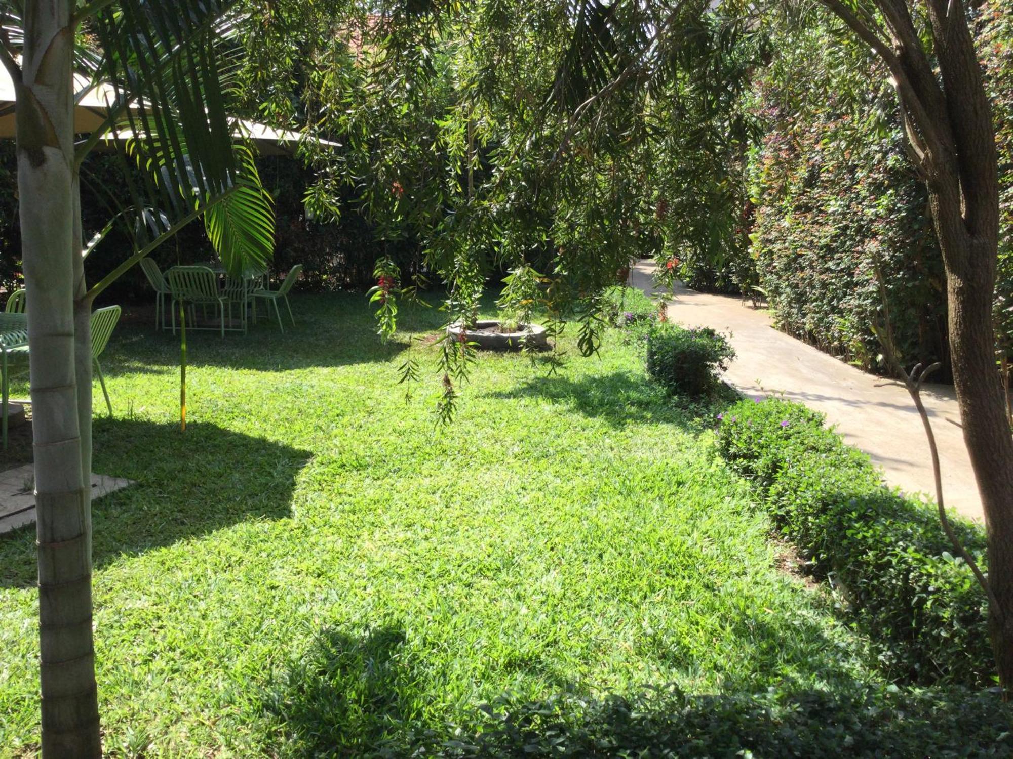 African Roots Gulu Ngoại thất bức ảnh